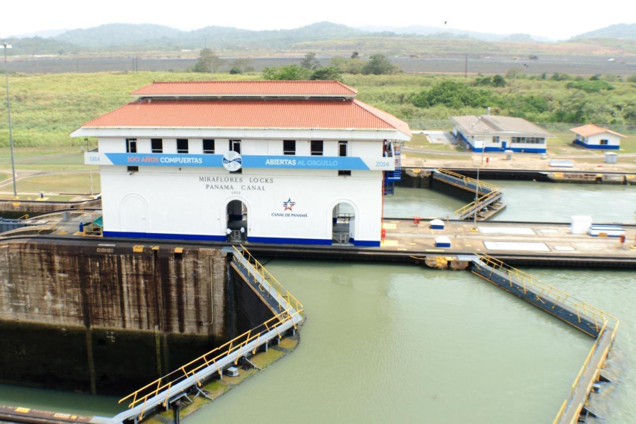 Central Hotel Panama Casco Viejo Εξωτερικό φωτογραφία Control house at Mira Flores Locks