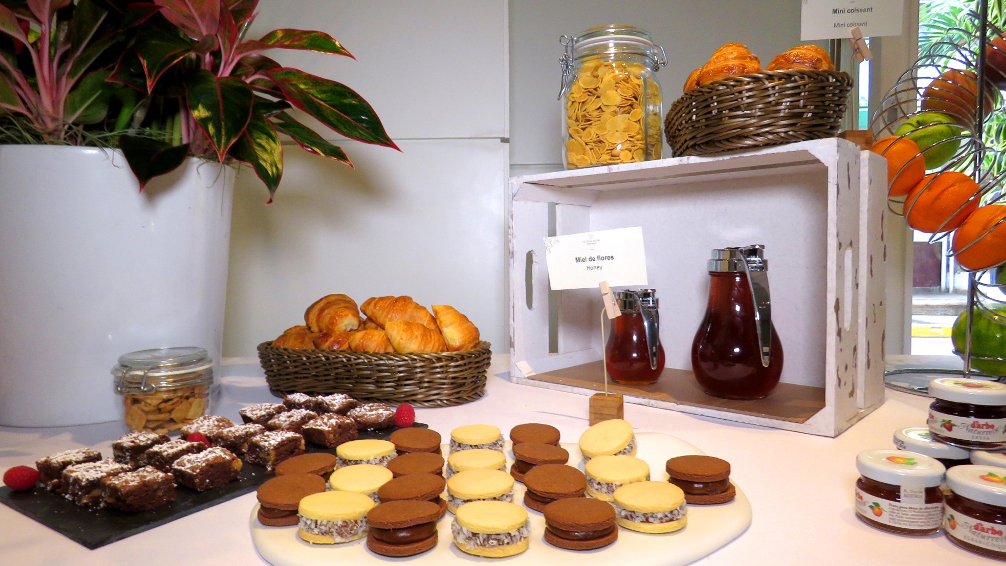 Central Hotel Panama Casco Viejo Εξωτερικό φωτογραφία A selection of biscuits and jams