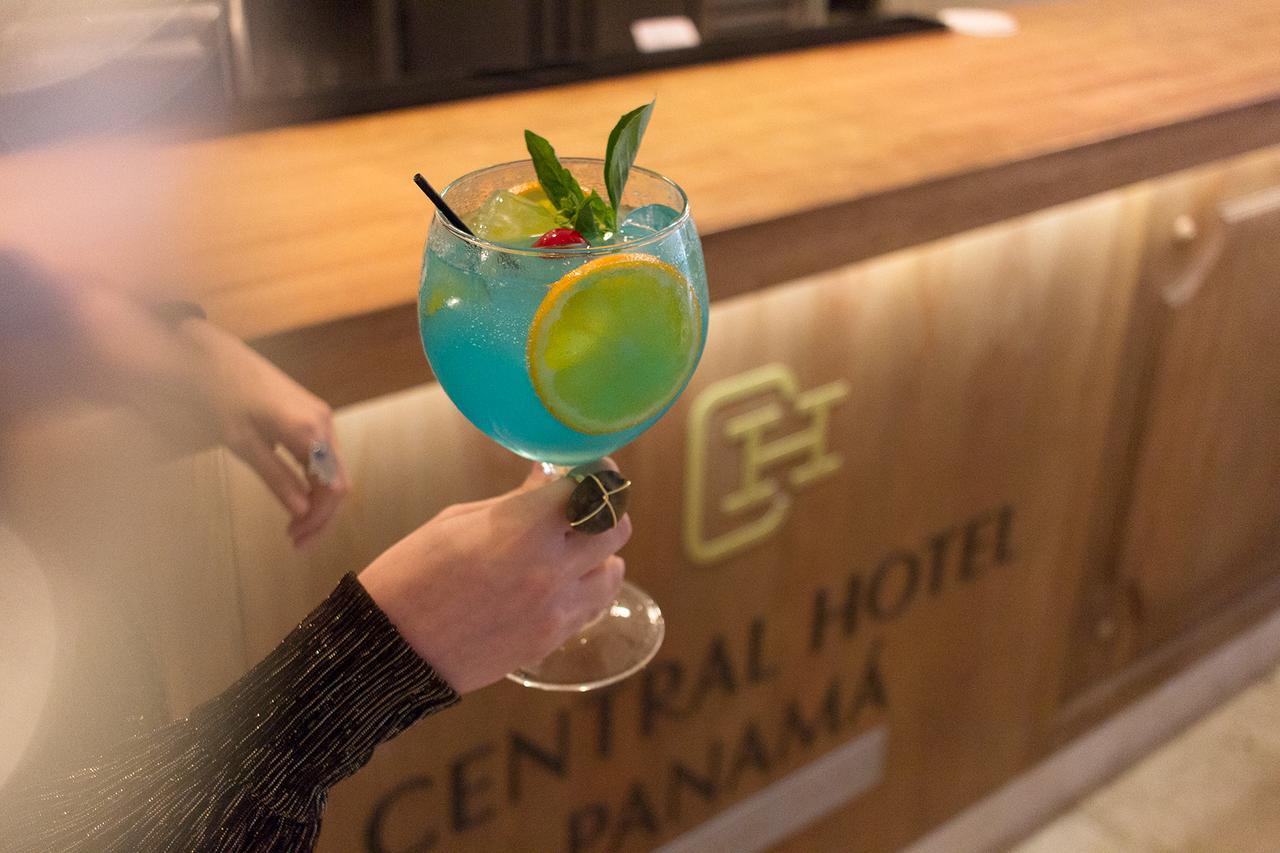 Central Hotel Panama Casco Viejo Εξωτερικό φωτογραφία A blue Hawaii cocktail